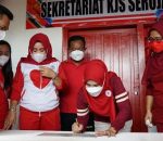 Ketua Umum Yayasan Jantung Indonesia Kabupaten Lampung Selatan Hj. Winarni Nanang Ermanto meresmikan Sekertariat Klub Jantung Sehat (KJS) Seroja di Kecamatan Candipuro