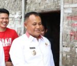 Bupati Lampung Selatan Nanang Ermanto kembali menggulirkan program bedah rumah untuk rumah tidak layak huni kepada warganya di Kecamatan Sragi