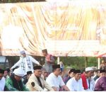 Bupati Lampung Selatan H. Nanang Ermanto dan Istri Hj. Winarni melaksanakan shalat Idul Adha 1443 Hijriah/2022 Masehi di lapangan korpri, Pemda Kabupaten Lampung Selatan